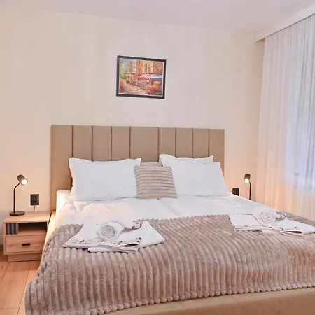 Apartment Sunrise 2 - Modern Retreat Near The Gondola Bansko